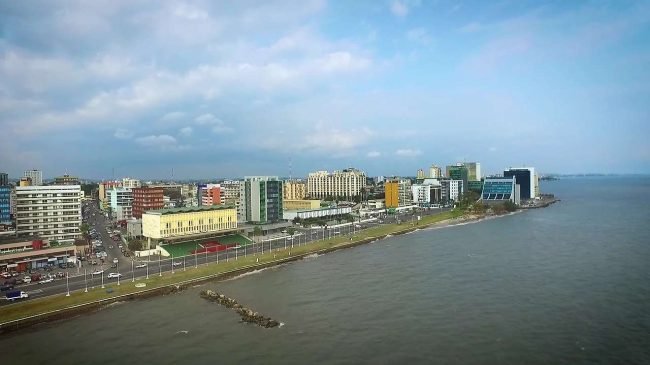 1280px-Boulevard_de_l’indépendance_Libreville_ 1280px-Boulevard_de_l'indépendance_Libreville_